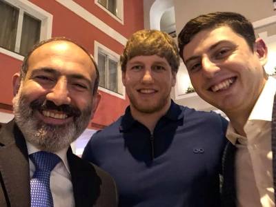 Նիկոլ Փաշինյանը՝ Արթուր Ալեքսանյանի եւ Նարեկ Հախնազարյանի հետ (ֆոտո)
