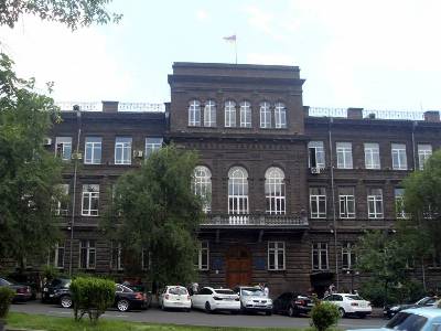 «Հրապարակ». Մաքսատան պատմությունից հետո ԵՊՀ-ում դասեր են քաղել. Ոչ միայն դրոշն էին փոխել, այլ...