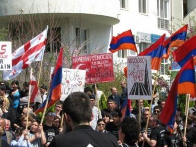Tbilisi Armenians stage protest outside Turkey embassy in Georgia (VIDEO)