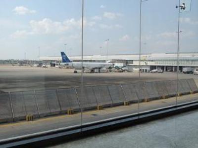 Colombo airport suspends work amid suspicious car