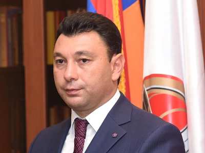 Քննադատող էիր, Բոլթոնին քննադատեիր, այլ ոչ թե բերանդ ջուր առած լռեիր. Շարմազանովը՝ Փաշինյանին