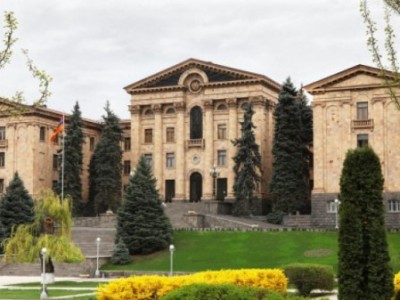 ԱԺ աշխատակազմի ղեկավարի տեղակալը փորձել է զենքո՞վ ԱԺ մուտք գործել. ‹‹Փաստինֆո››
