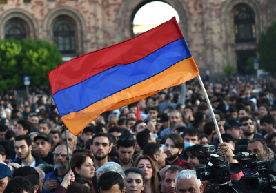 «Իրատես». Պաշտոնյաները վարչապետին հավատարմության երդում են տալիս. Նաեւ «նամյոկ» են անում