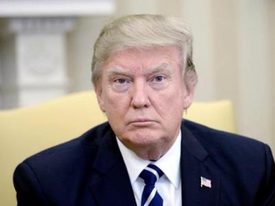 Около 400 бывших прокуроров считают, что Трампу могли предъявить обвинения не будь он президентом