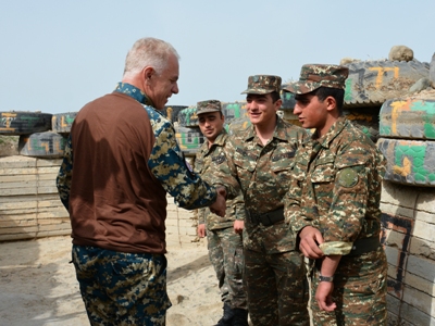 Karabakh Lieutenant-General visits border