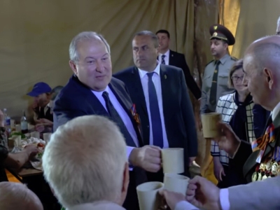 Armenia President, Defense Minister had lunch with war veterans
