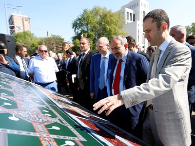 Armenia PM visits revamped Yerevan 2800th anniversary park
