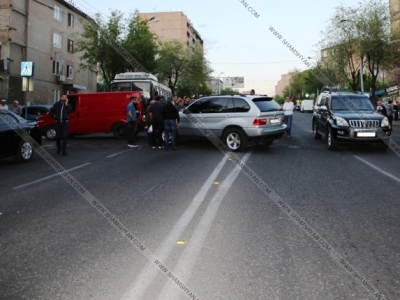 Ռուբինյանց փողոցի բնակիչները փակել են ճանապարհը․ քաղաքապետարանից պահանջում են կատարել խոստումը