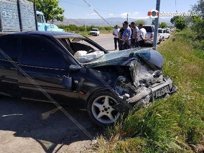 Արարատի մարզում ճակատ-ճակատի բախվել են Opel-ն ու «06»-ը. կան վիրավորներ (ֆոտո)
