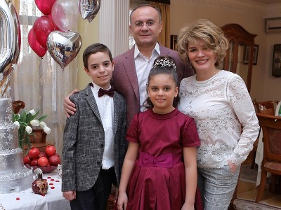 «Ազգերի զորությունը ընտանիքի մեջ է». Սեյրան Օհանյանի գրառումը (ֆոտո)