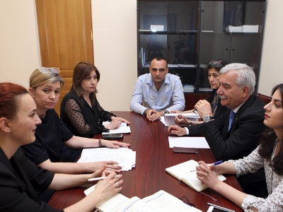 Armenian parliament committee chair, DCAF deputy head sign MoU