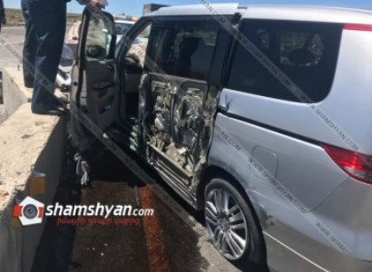 Երևան-Գյումրի ճանապարհին բուժքույրը Honda-ով բախվել է արգելապատնեշներին․ 4 հոգի հոսպիտալացվել է