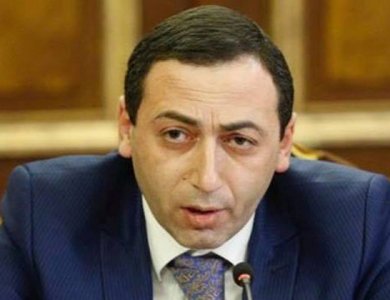 «168 ժամ». Աբովյանում իրավիճակն օր օրի լարվում է. իրավապահները պրեսինգի են ենթարկում Աբովյանի քաղաքապետին