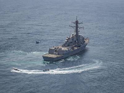 Два ракетных эсминца ВМС США вошли в Персидкий залив