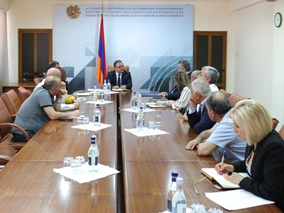 Տիգրան Խաչատրյանը դեղարտադրողների հետ քննարկել է դեղերի գրանցման, դրանց վճարների հետ կապված խնդիրները