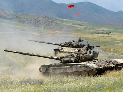 В Нагорном Карабахе прошли учения с боевыми стрельбами