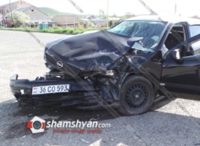 Opel, Honda collide in front of Armenia Defense Ministry military unit