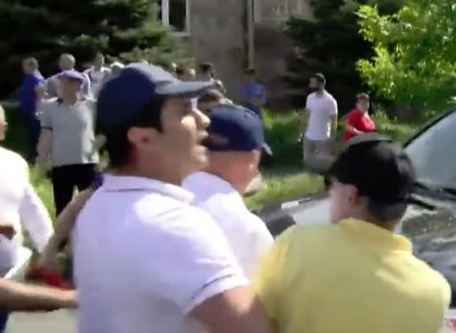 Սեդրակ Քոչարյանի մեքենան շրջափակել էին