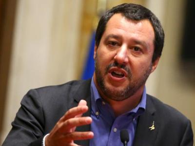 Глава МВД Италии гневно отреагировал на высадку мигрантов