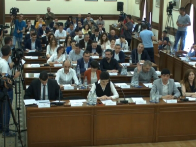 Остальные проблемы столицы уже «решены»: В Ереване «освятили» одну из улиц