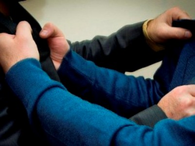 «Զնդանչի Զազոն» ոստիկաններին հայտնել է, որ իր հարեւաններ Կայծակյանն ու Որոտյանը հողատարածքի պատճառով միմյանց ծեծում են