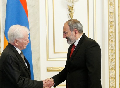 Armenia PM receives Nobel Prize recipient Harald zur Hausen