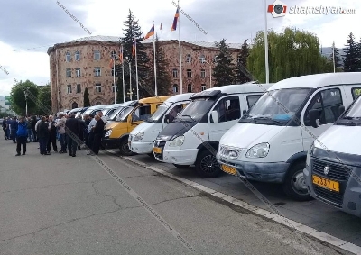 Վանաձորում երթուղայինների վարորդները գործադուլ են անում. պահանջում են էժանացնել գազը