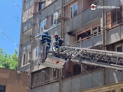 Building caught fire in Yerevan downtown
