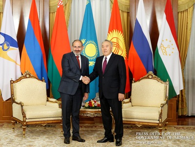 Nursultan Nazarbayev meets with Armenia's Pashinyan