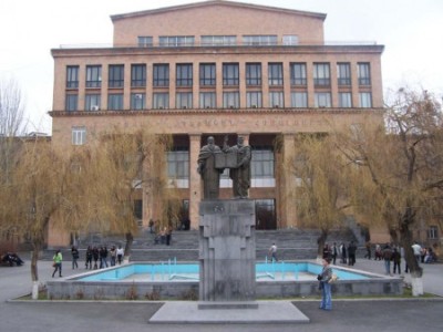 «Փաստ». ԵՊՀ-ում խմորումները շարունակվում են. ԿԳՆ-ն ռեկտորի իր թեկնածուն ունի, բուհ-ը՝ իր
