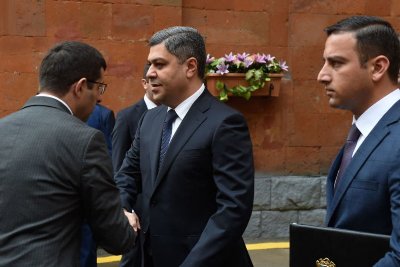 «Ժամանակ». Բարդ քննություն. Վանեցյանը մարում է կրակը