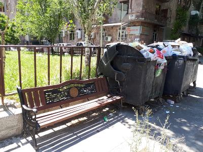 Жители Еревана примирились с мусорным соседством?