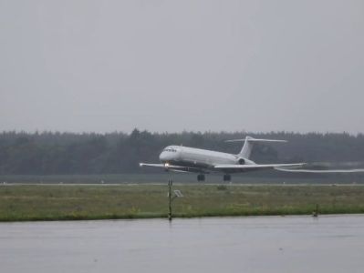 В ОАЭ иностранец получил пожизненный срок за попытку сломать двигатель самолета
