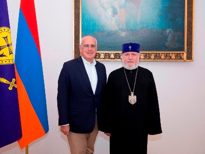 Գարեգին Բ-ն ՀԲԸՄ նախագահ Պերճ Սեդրակյանի հետ քննարկել է Արցախում մեկնարկող մի քանի նոր ծրագրերը