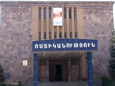 Հասարակական կարգ են ապահովել. ոստիկանությունը՝ Մաշտոցի պողոտայում սեւազգեստ անձին ասֆալտին պառկեցնելու մասին