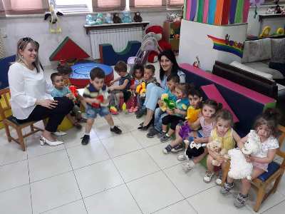 «Մենք ձեզ հետ ենք». ՀԱՓԿ-ն սիրիահայ երեխաներին նվերներ է հանձնել (ֆոտո)