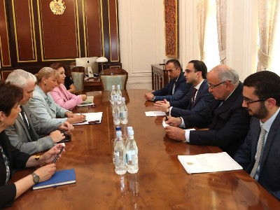 Armenia Deputy PM receives IOM delegation