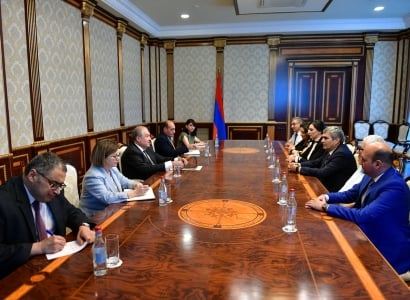 Armenia President hosts representatives of Republic Party