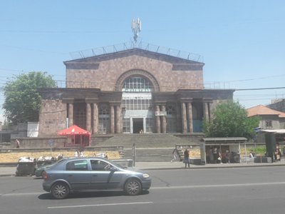 Կոմիտասի շուկայի դիմացի կրպակներն ապամոնտաժվում են. ավագանու անդամ (ֆոտո)