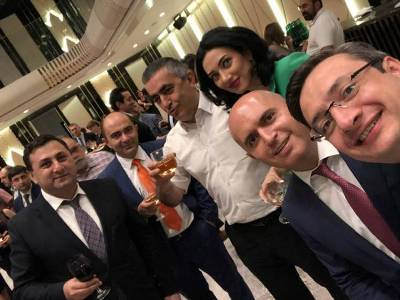 «Հրապարակ». Փաշինյանը փոխում է ավանդույթը. Ռուսաստանի տոնին ներկա է եղել ՀՀԿ էլիտան, նաեւ Ռիտա Սարգսյանը