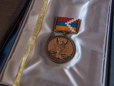 Karabakh President bestows posthumous award upon soldier