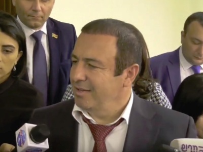 Եթե որեւիցե մեկը կարող է ժողովրդին ասել անարժանապատիվ, ուրեմն ինքն է անարժանապատիվ. Ծառուկյանը՝ Ռոմանոս Պետրոսյանին