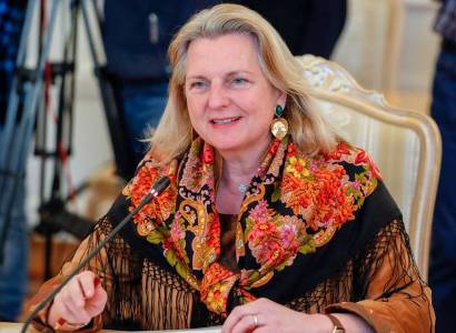 Экс-глава МИД Австрии рассказала, что пригласила Путина на свою женитьбу