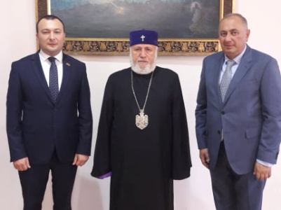 Վահե Էնֆիաջյանը Գարեգին Բ-ին առաջարկել է եկեղեցիներում դադարեցնել սգո արարողությունները. Կաթողիկոսը համաձայնել է