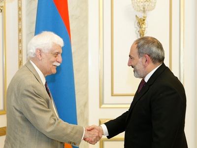 Փաշինյանը հյուրընկալել է անվանի գիտնական Ռեյմոնդ Դամադյանին