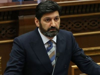Новый член КС Ваге Григорян дал присягу в парламенте Армении