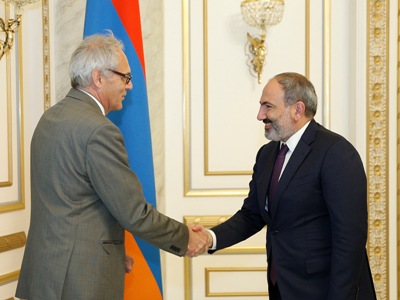 Armenia PM receives outgoing German Ambassador
