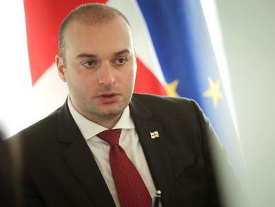 Վրատանի վարչապետը ժամանել է խորհրդարան, որի մոտ բողոքի ակցիա է ընթանում