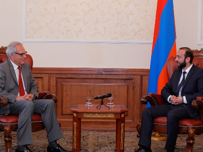 Հայաստանում ԳԴՀ արտակարգ եւ լիազոր դեսպանը հրաժեշտի հանդիպում է ունեցել խորհրդարանում