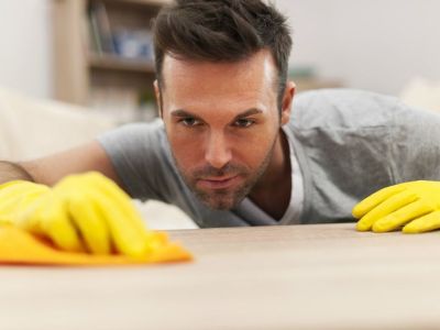 Ученые выяснили, почему мужчины редко делают уборку